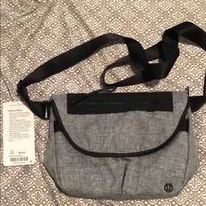 Lululemon NWT festival bag in heathered black